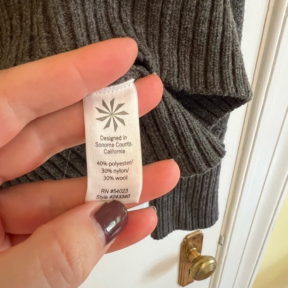 Athleta Women’s Cropped Dark Gray Sweater Ribbed Design With Exposed Seams XXS - Picture 6 of 7